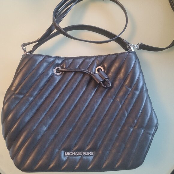 Michael Kors Handbags - Michael Kors bucket bag